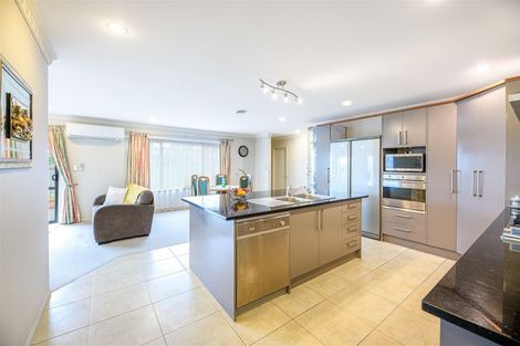 Photo of property in 39 Sapperton Drive, Henderson, Auckland, 0612