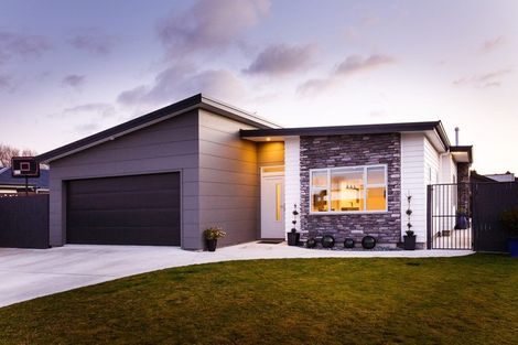 Photo of property in 16 Freedom Drive, Kelvin Grove, Palmerston North, 4414
