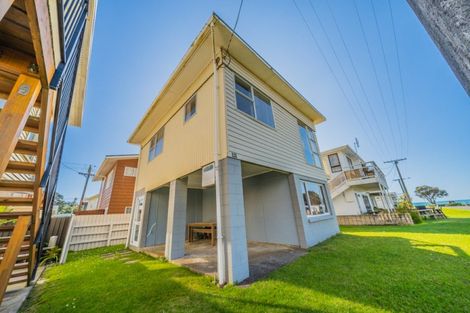 Photo of property in 121 Eighth Avenue, Urenui, 4377