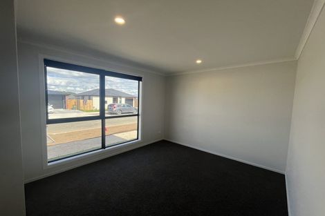 Photo of property in 19 Waruhia Crescent, Rototuna North, 3281