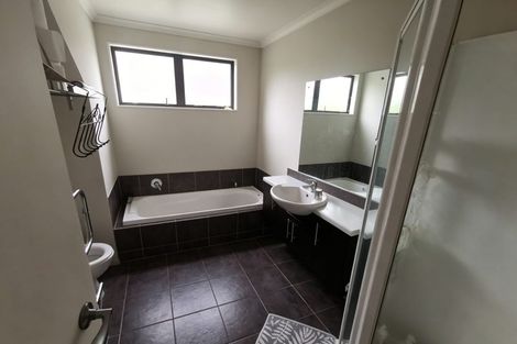 Photo of property in 2a Dapple Place, Flat Bush, Auckland, 2019