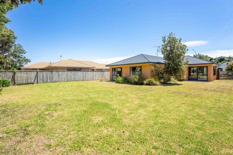 Photo of property in 104 Weggery Drive, Waikanae Beach, Waikanae, 5036