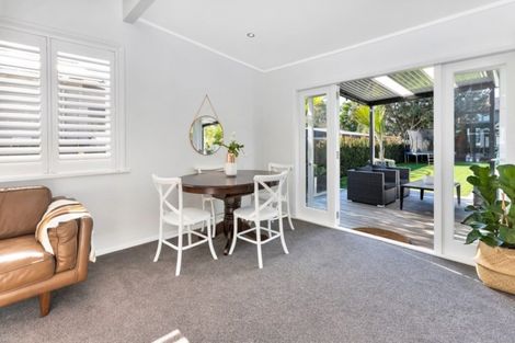Photo of property in 21 Hawea Road, Point Chevalier, Auckland, 1022