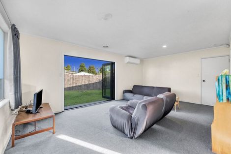 Photo of property in 2/48 Tabitha Crescent, Henderson, Auckland, 0612