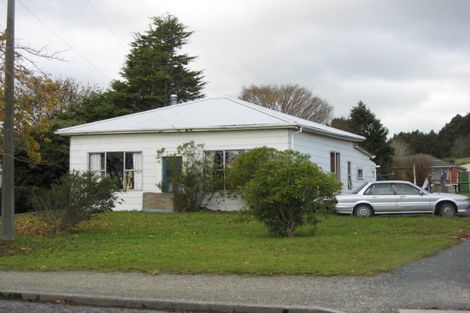 Photo of property in 128 Salcombe Street, Kaitangata, 9210