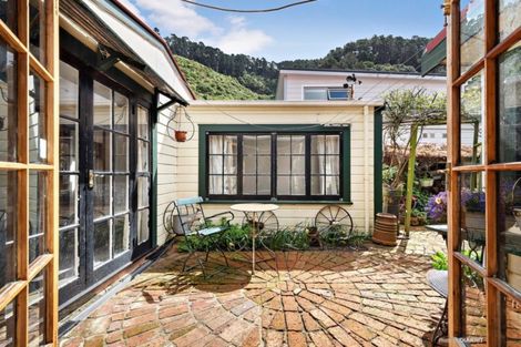 Photo of property in 7 Poplar Grove, Thorndon, Wellington, 6011