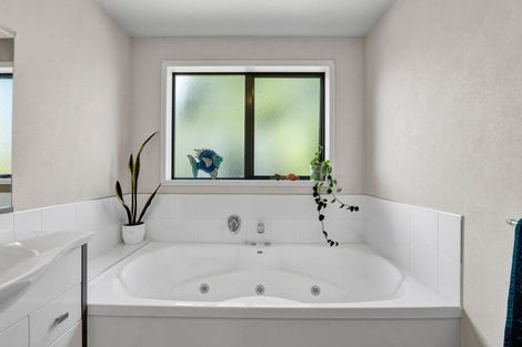 Photo of property in 115 Young Street, New Plymouth, 4310