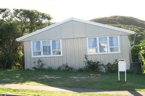 Photo of property in 40 Takapuwahia Drive, Takapuwahia, Porirua, 5022