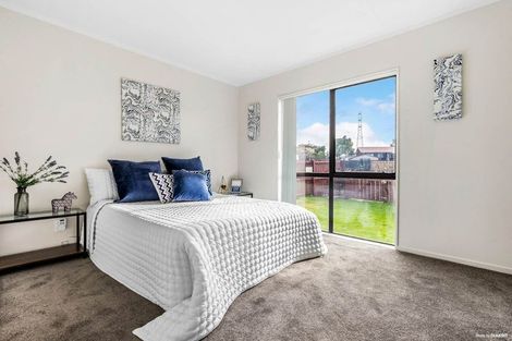 Photo of property in 1/100 Shifnal Drive, Randwick Park, Auckland, 2105