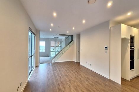 Photo of property in 8 Bintulu Place, Fairview Heights, Auckland, 0632