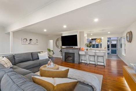 Photo of property in 41 Shakespear Road, Army Bay, Whangaparaoa, 0930