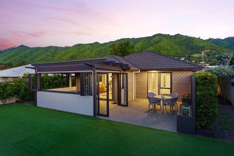 Photo of property in 7 Mahia Lane, Waikanae, 5036