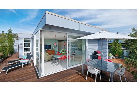 Photo of property in 33 Stoke Street, Sumner, Christchurch, 8081