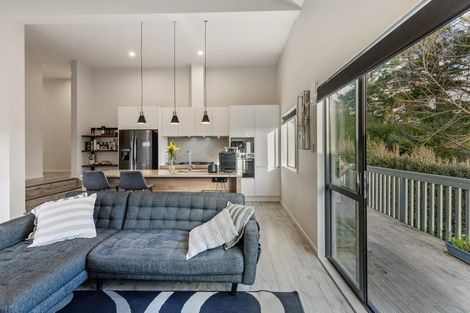 Photo of property in 2 Tarara Lane, Kumeu, 0810