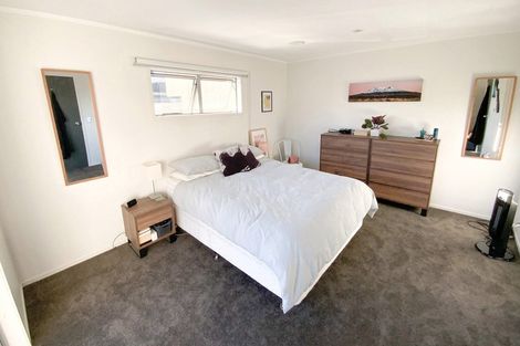 Photo of property in 1/143a Wiseley Road, West Harbour, Auckland, 0618
