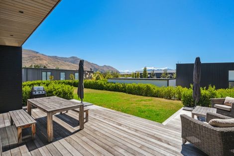 Photo of property in 28 Stackbrae Avenue, Wanaka, 9305