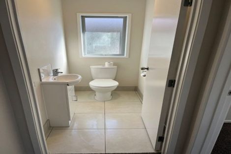 Photo of property in 8a Waiari Road, Conifer Grove, Takanini, 2112