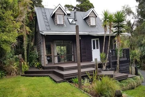 Photo of property in 48 Turanga Road, Henderson Valley, Auckland, 0612