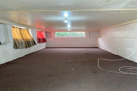 Photo of property in 27 Royal View Road, Te Atatu South, Auckland, 0610