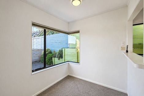Photo of property in 4/476 Devon Street East, Strandon, New Plymouth, 4312
