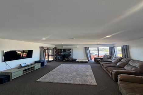 Photo of property in 2/21 White Heron Drive, Massey, Auckland, 0614