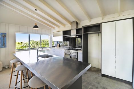 Photo of property in 17 Wonderview Road, Leigh, 0985