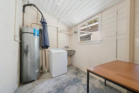 Photo of property in 230 Oriental Parade, Oriental Bay, Wellington, 6011