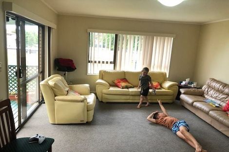 Photo of property in 50c Mirrabooka Avenue, Botany Downs, Auckland, 2010