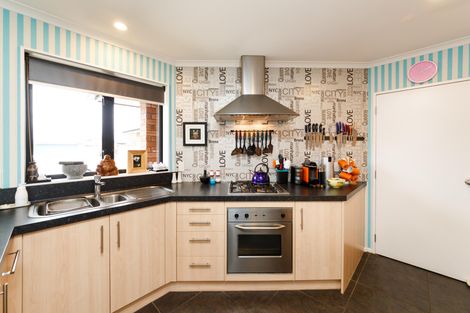 Photo of property in 15 Orlando Way, Kelvin Grove, Palmerston North, 4414