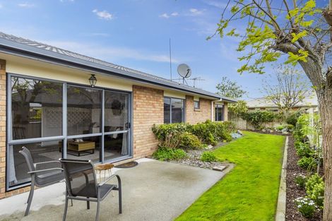 Photo of property in 28 Summerland Crescent, Papamoa Beach, Papamoa, 3118