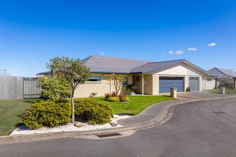 Photo of property in Trackside Villas, 22/91 Mako Mako Road, Levin, 5510