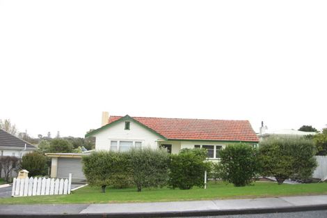 Photo of property in 43 Beach Road, Mellons Bay, Auckland, 2014