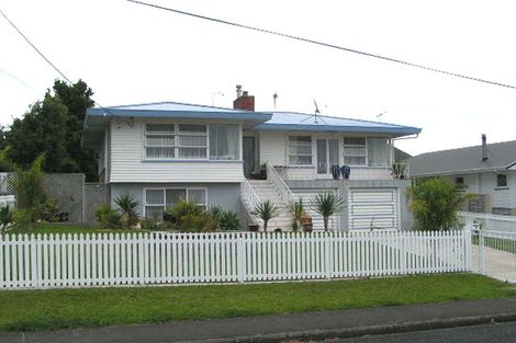 Photo of property in 1/2 Spencer Terrace, Hauraki, Auckland, 0622