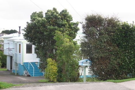 Photo of property in 9 Warrington Grove, Newlands, Wellington, 6037