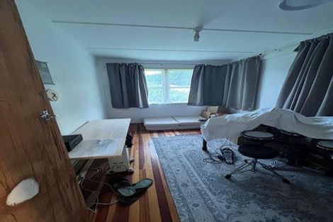 Photo of property in 32 Shackleton Grove, Stokes Valley, Lower Hutt, 5019