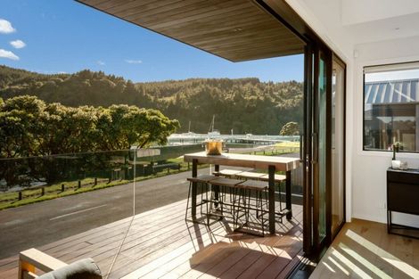 Photo of property in 103 Beach Road, Whangamata, 3620
