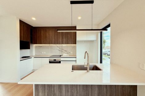 Photo of property in 4a Roberts Road, Matakatia, Whangaparaoa, 0930