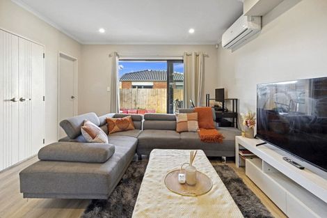 Photo of property in 10e Roberts Road, Te Atatu South, Auckland, 0610