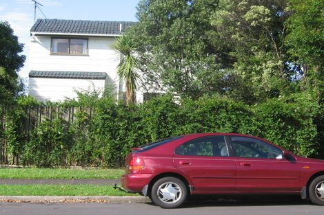 Photo of property in 1/3 Tahinga Street, Northcote, Auckland, 0627