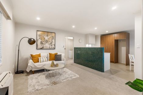 Photo of property in 2/7 Ian Place, Glendene, Auckland, 0602