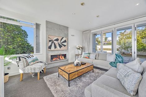 Photo of property in 15 Courtneys, West Harbour, Auckland, 0618