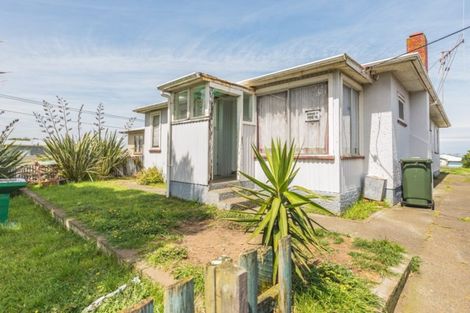 Photo of property in 70 Manuka Street, Castlecliff, Whanganui, 4501