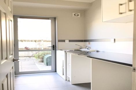 Photo of property in 11 Mana Lane, Pinehill, Auckland, 0632