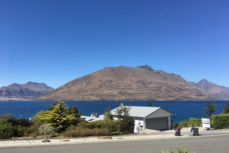 Photo of property in 57 Cedar Drive, Kelvin Heights, Queenstown, 9300