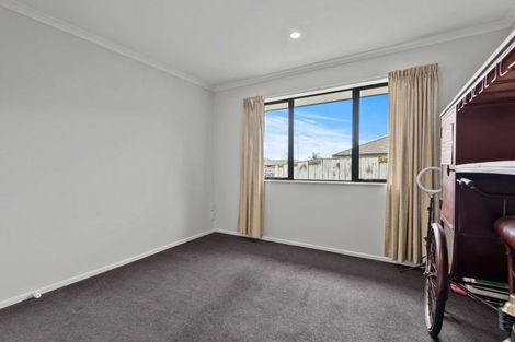 Photo of property in 10 Cleveland Heights, Kelvin Grove, Palmerston North, 4414