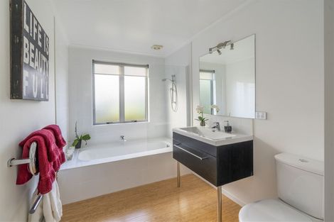 Photo of property in 55 Bannings Way, Hobsonville, Auckland, 0618