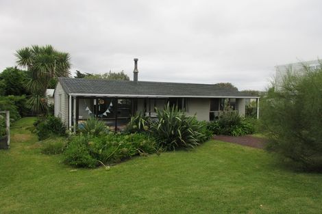 Photo of property in 120 Tutere Street, Waikanae Beach, Waikanae, 5036