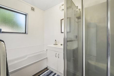 Photo of property in 14 Emery Grove, Bayview, Auckland, 0629