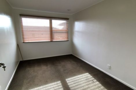 Photo of property in 2/31 Beaubank Road, Kelston, Auckland, 0602