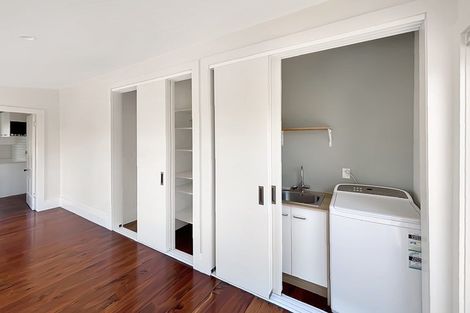 Photo of property in 21 Clayburn Road, Glen Eden, Auckland, 0602